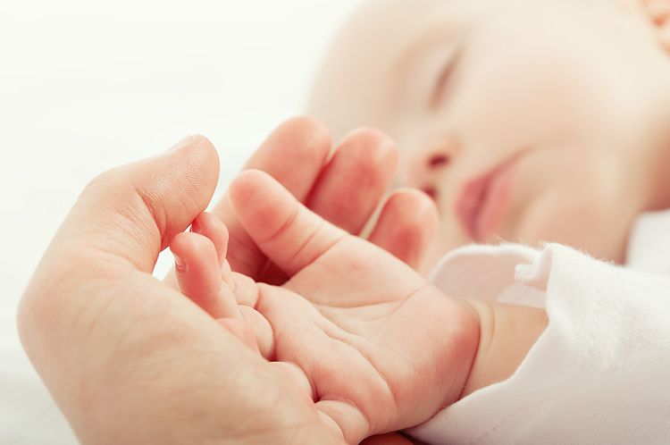 これから生まれてくる子供のために、気をつけた方が良いことがあるようです（写真：Shutterstock.com)