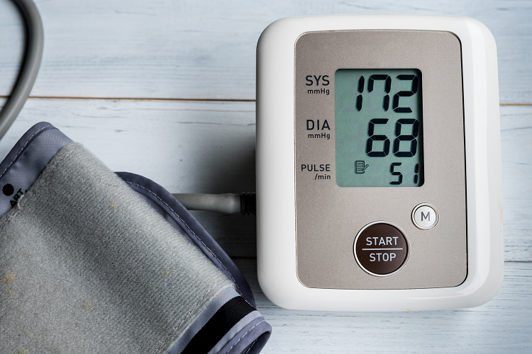 上の血圧と下の血圧、それぞれどのような意味があるのでしょうか（写真：Shutterstock.com）