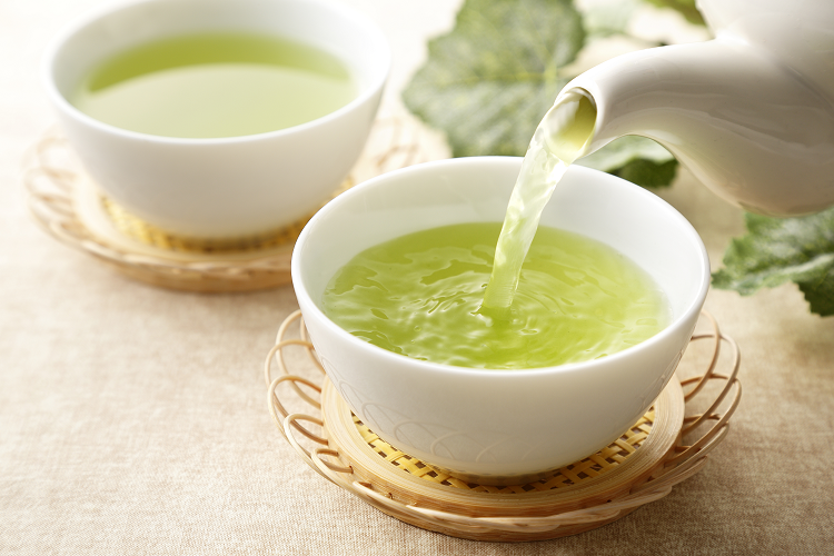 死亡リスクを下げることがわかったのは・・・緑茶！（写真：Shutterstock.com）