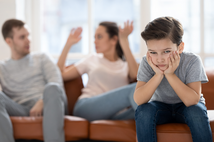 離婚は子供の健康にどのような影響を与えるのでしょうか（写真：Shutterstock.com）