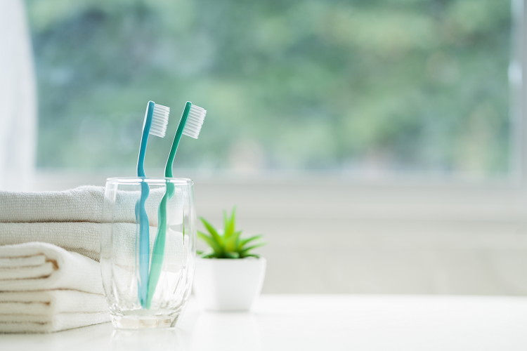 口の健康は体の健康と密接に関わっています。毎日の歯磨きや歯の定期健診を大事にしましょう！（写真：Shutterstock.com)